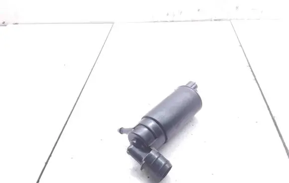 Land Rover Defender Windscreen/windshield washer pump