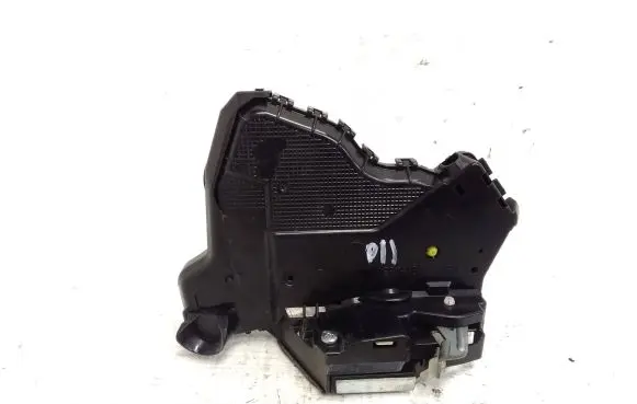 Lexus CT 200H Front door lock 30704089