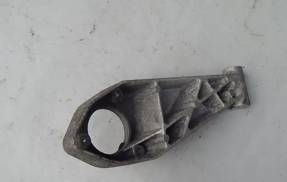 Opel Astra J Engine mounting bracket A14NET
