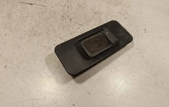 Tailgate opening switch