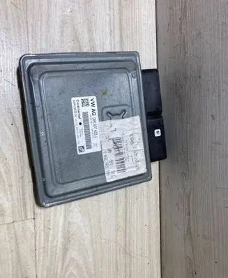 Audi Q3 F3 Engine control unit/module 06K907425J