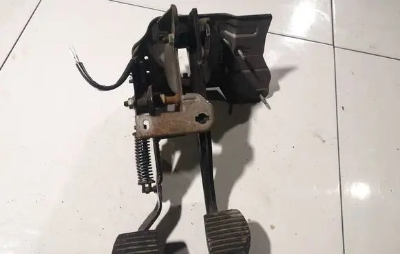 Peugeot 207 Brake pedal 
