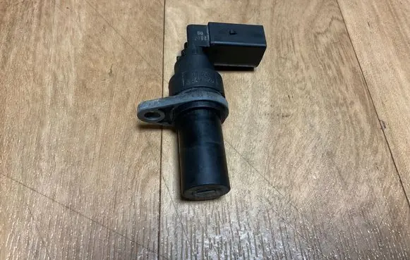 BMW 5 E39 Crankshaft position sensor 2247926 1362