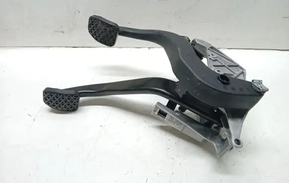 BMW X1 E84 Brake pedal 423224