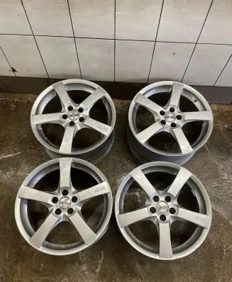 Volkswagen Golf IV R17 alloy rim 8JX17 01654200ET35 KBA45342