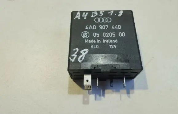 Audi A4 S4 B5 8D Window wiper relay 4A0907440 05020500