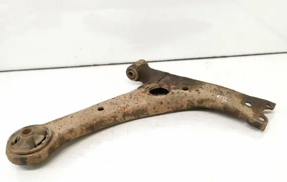 Toyota Avensis T250 Front lower control arm/wishbone