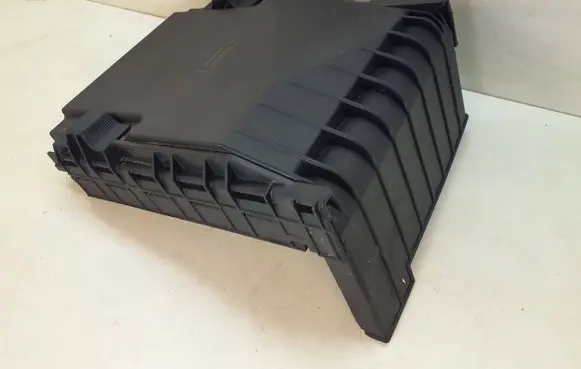 Volkswagen Golf V Fuse box cover 1K0937132F
