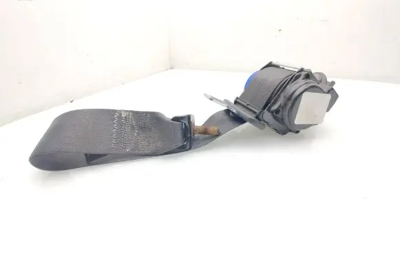 Rear seatbelt