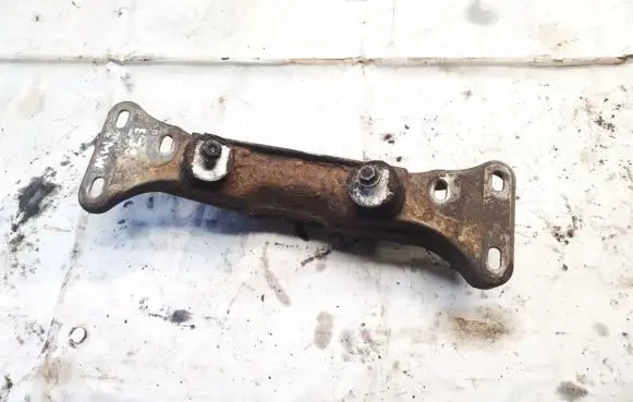 BMW 5 E39 Engine mounting bracket