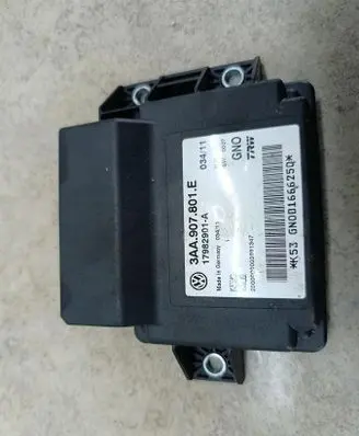 Volkswagen PASSAT B7 Hand brake control module 3AA907801E