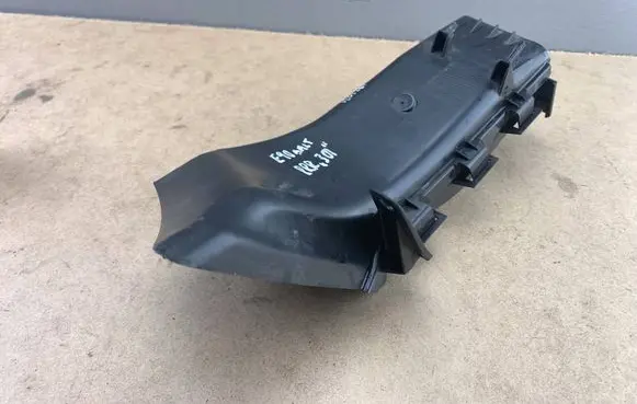 BMW 3 E90 E91 Intercooler air guide/duct channel 51747121570 7121570