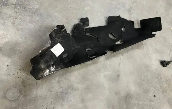 Porsche Macan (95B) Fender end trim 95B864773