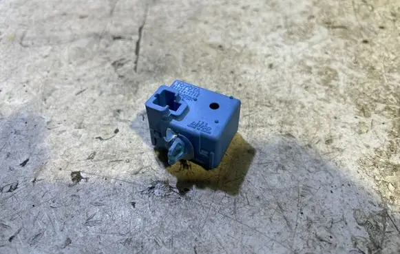 Toyota Avensis T270 Horn buzzer relay 8665250010 0689004430