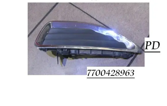 Renault Megane I Front bumper upper radiator grill 7700428963