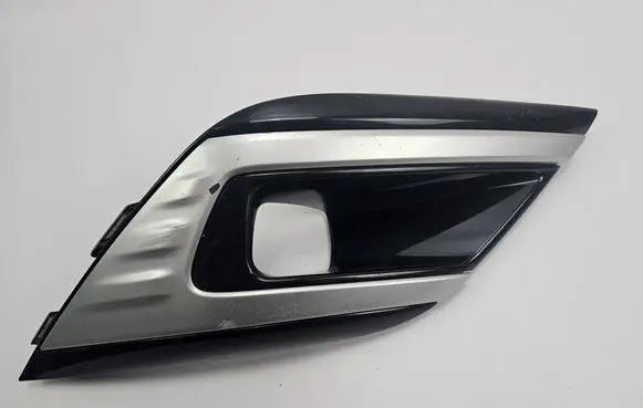 Mitsubishi Outlander Front fog light trim/grill 6400J304