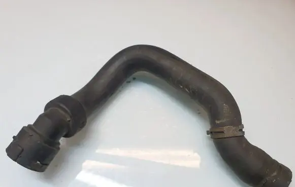 Volkswagen PASSAT B5.5 Engine coolant pipe/hose