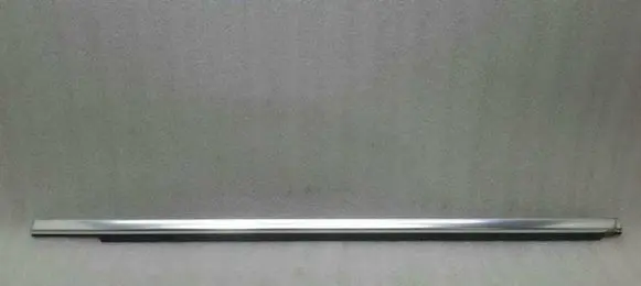 Mercedes-Benz ML W166 Front door glass trim molding A1667250165