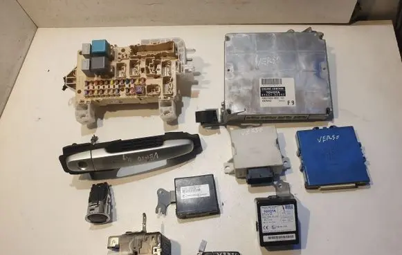 Toyota Corolla Verso AR10 Engine ECU kit and lock set 896610F092 896180F020