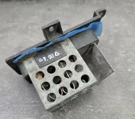 BMW 5 E39 Heater blower motor/fan resistor 9339010 B4305G6