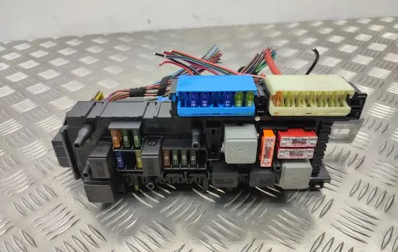 Mercedes-Benz GLK (X204) SAM control unit 2049001402 5DK00922576