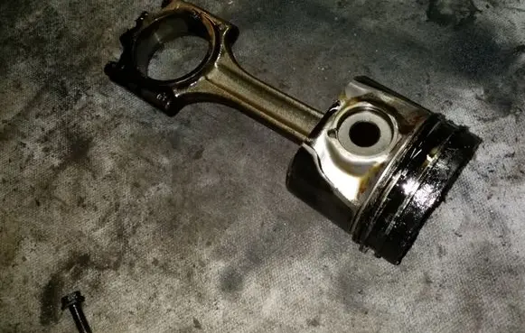 Volvo V70 Piston 81L79