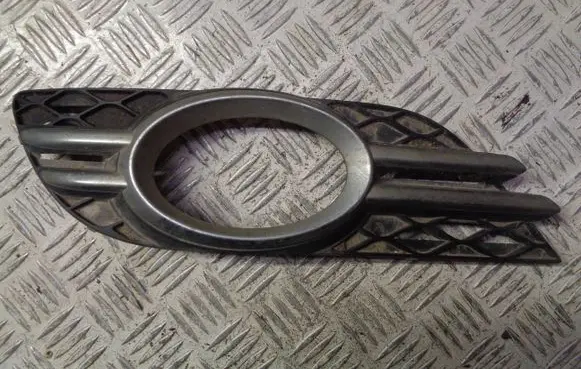 Mercedes-Benz E W211 Front fog light trim/grill A2118850822