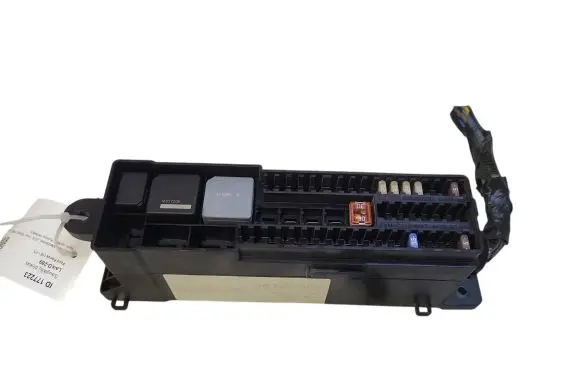 Ford Focus Fuse module AV6T14K131AC