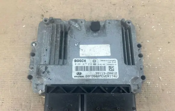 Hyundai i30 Engine control unit/module 0281017212 391132A412 1039S53119