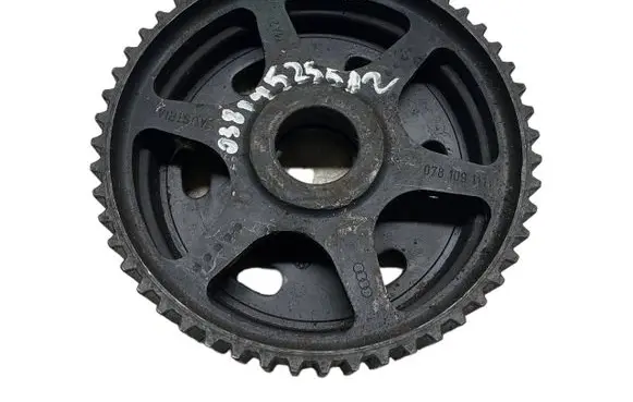 Volkswagen Golf IV Power steering pump pulley 0384952551 078109111