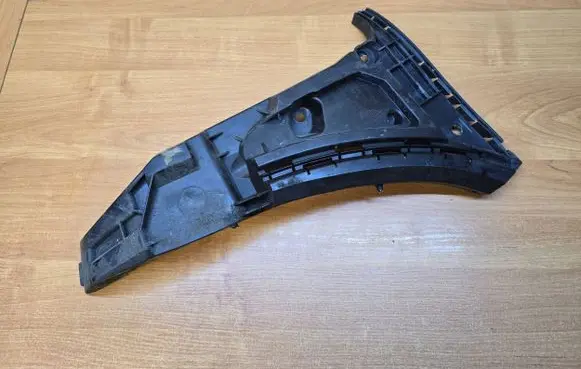Volvo XC90 Front bumper mounting bracket 30698128