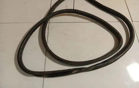 Honda Accord Rubber seal front coupe door 