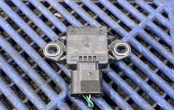 Toyota Avensis T270 ESP acceleration yaw rate sensor 0265005915 1275100853 891830F010