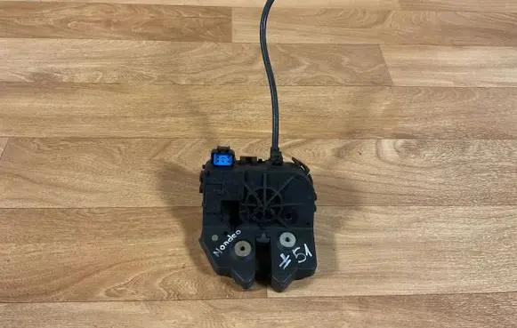 Ford Mondeo Mk III Tailgate/trunk/boot lock/catch/latch 1s7a43102 01918