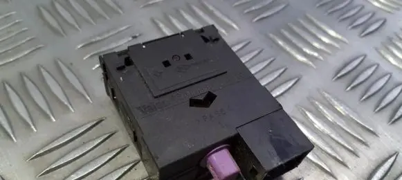 Renault Scenic I Headlight level height control switch 7700841235B