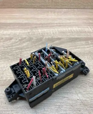 Renault Clio II Fuse module 7703297597