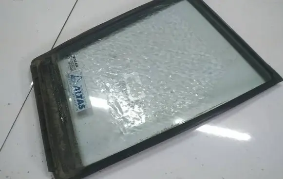 Nissan Tiida C11 Rear vent window glass AS2