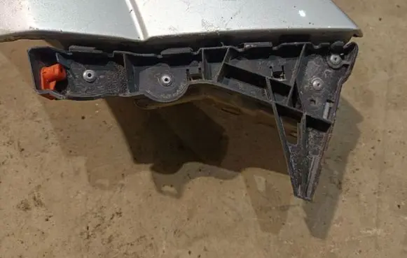 Opel Astra H Front bumper mounting bracket 24460284