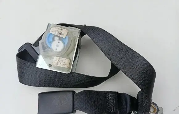 Dodge Challenger Middle seatbelt (rear) 