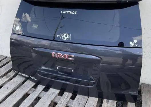 GMC Yukon Tailgate/trunk/boot lid 84525978