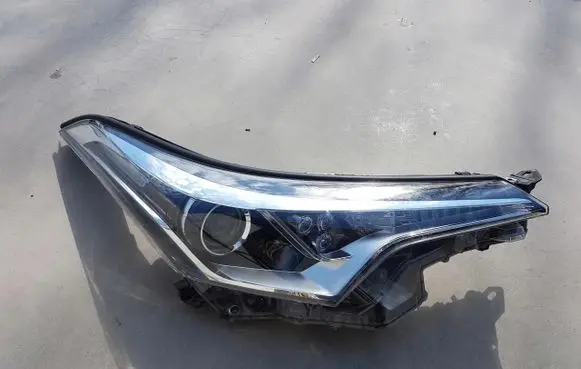 Toyota C-HR I Headlight/headlamp 81110-F4031-00