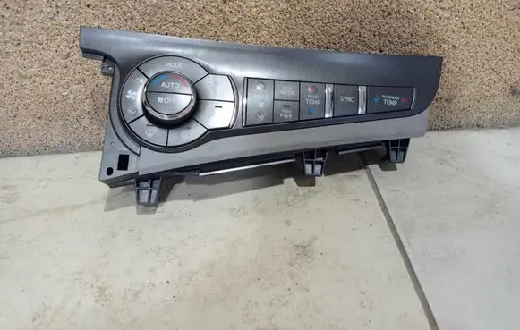 Toyota Sienna XL30 III Climate control unit 5590008150