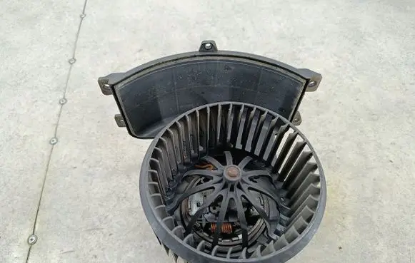 Volkswagen Transporter - Caravelle T5 Heater fan/blower 7H1819021B