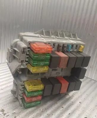 Iveco Daily 35 - 40.10 Fuse module 69501171 20060814 D16561