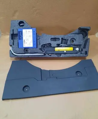 Volkswagen PASSAT B6 Tool box 3C5012115C