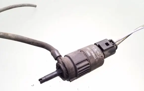 Ford S-MAX Windscreen/windshield washer pump 6M2113K082AA