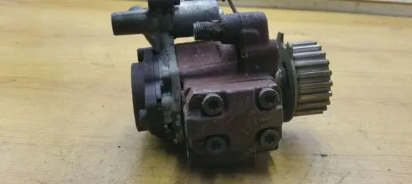 Citroen C4 II Fuel injection high pressure pump 9672605380