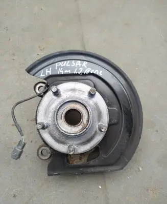 Nissan Pulsar Front wheel hub