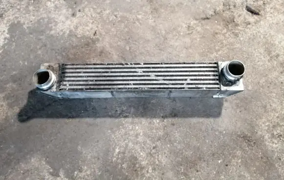 BMW 5 E60 E61 Intercooler radiator 7795823