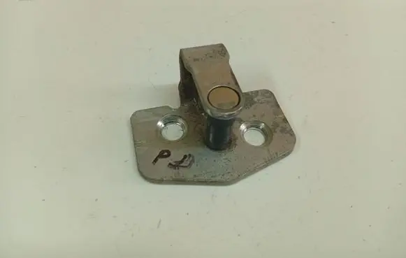 Opel Vectra C Front door lock loop/hook striker